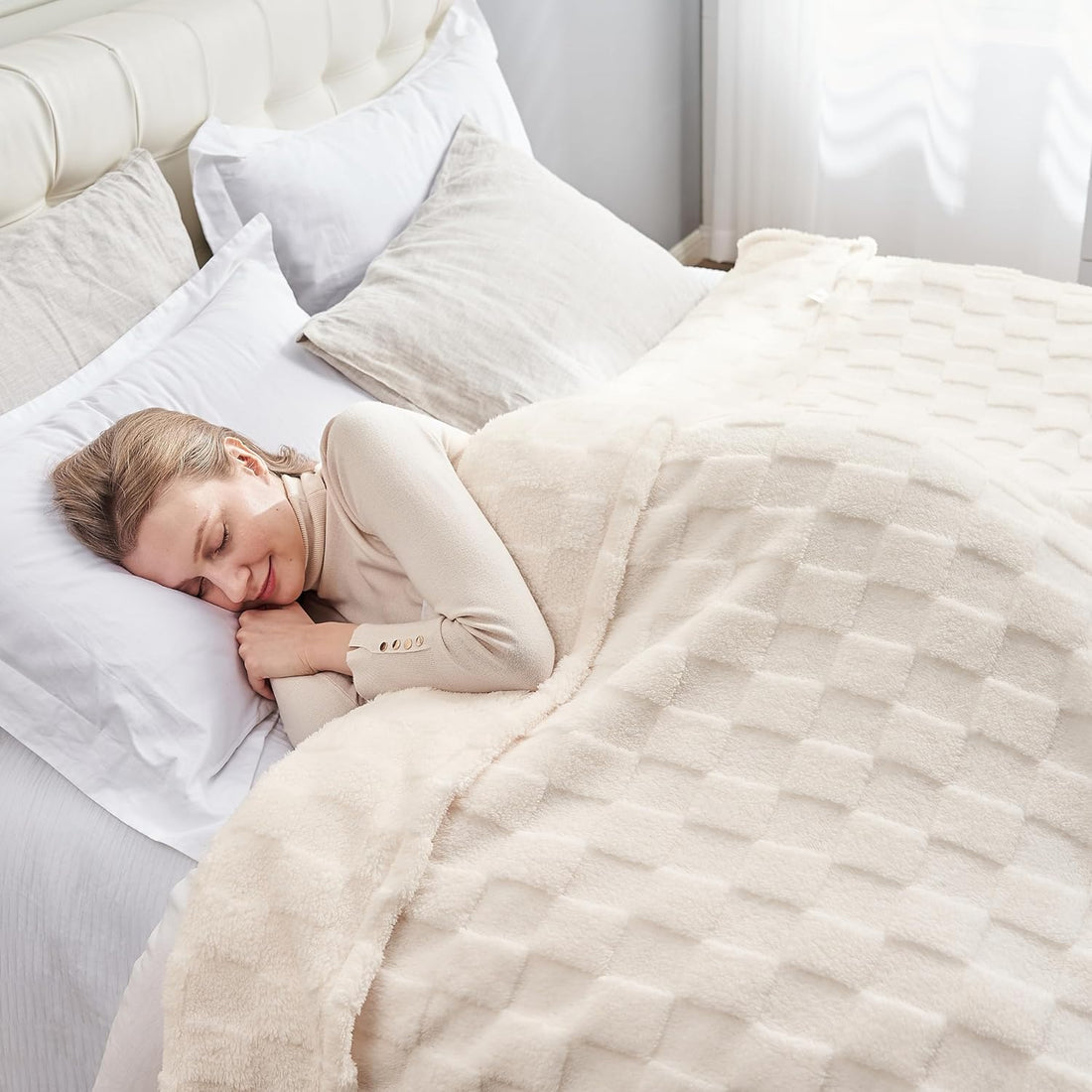 Super Soft Throw Blanket Ivory Premium Silky Flannel Fleece 3D Checkered Lightweight Bed Blanket All Season Use (Ivory Checkered, Throw(50&quot;X70&quot;))